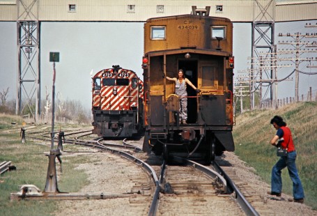 Eastbound and westbound Canadian Pacific Railway freight trains meeting at Zorra, Ontario, on May 17, 1975. Photograph by John F. Bjorklund, © 2015, Center for Railroad Photography and Art. Bjorklund-36-28-18