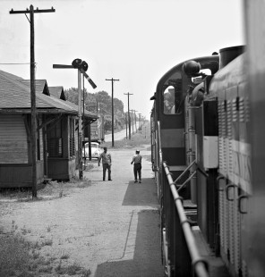 Tennessee Central Railway freight train stops briefly at Baxter, Tennessee, so crew can pick up boxcar in background in April 1962. Photograph by J. Parker Lamb, © 2016, Center for Railroad Photography and Art. Lamb-02-028-01
