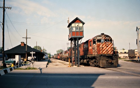 Westbound Canadian Pacific Railway freight train at station in Chatham, Ontario, on May 20, 1973. Photograph by John F. Bjorklund, © 2015, Center for Railroad Photography and Art. Bjorklund-37-16-05