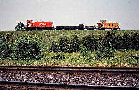 Westbound Canadian Pacific Railway freight train at Shannonville, Ontario, on July 5, 1985. Photograph by John F. Bjorklund, © 2015, Center for Railroad Photography and Art. Bjorklund-38-20-14