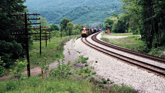 Westbound CSX Transportation freight train in Hansrote, West Virginia, on May 23, 1993. Photograph by John F. Bjorklund, © 2015, Center for Railroad Photography and Art. Bjorklund-45-06-08
