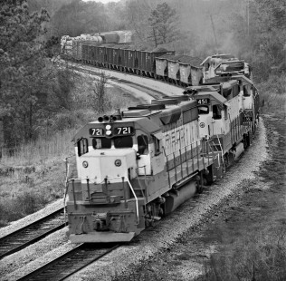 Birmingham-bound Frisco freight train at siding in Cordova, Alabama, in December 1976. Photograph by J. Parker Lamb, © 2016, Center for Railroad Photography and Art. Lamb-02-005-02
