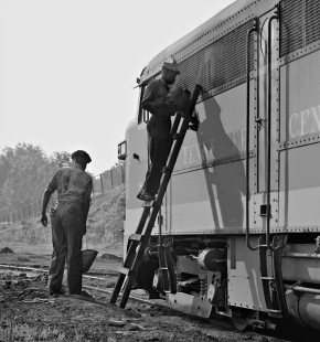Tennessee Central Railway FA gets sand the old-fashioned way—one can at a time—in June 1962. Photograph by J. Parker Lamb, © 2016, Center for Railroad Photography and Art. Lamb-02-023-11