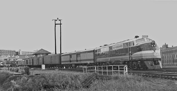 Northbound Seaboard Air Line Railroad mail-express local leaves Atlanta Terminal Station on overnight run to Richmond, Virginia, in October 1954. Photograph by J. Parker Lamb, © 2016, Center for Railroad Photography and Art. Lamb-02-038-05