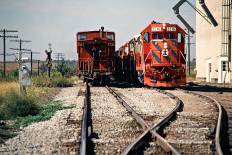 Eastbound and westbound Illinois Central Gulf Railroad freight trains meet in Rockwell City, Iowa, on September 21, 1980. Photograph by John F. Bjorklund, © 2016, Center for Railroad Photography and Art. Bjorklund-60-14-16