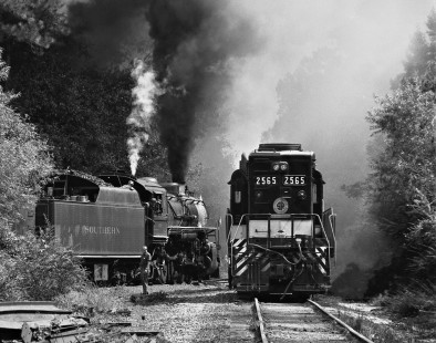 Southern Railway steam locomotive no. 4501 struggles to get its long train around the wye tracks at York, Alabama, in October 1977. GP30 no. 2565 pulled the entire consist to Meridian (thirty miles), since there were no other wyes available for turning an entire train. Photograph by J. Parker Lamb, © 2016, Center for Railroad Photography and Art. Lamb-01-113-10