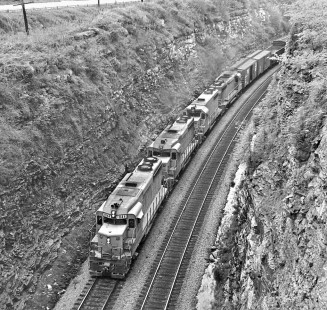 Birmingham-bound Louisville and Nashville Railroad freight train passes through cut south of Radnor Yard in Nashville, Tennessee, in August 1965. Photograph by J. Parker Lamb, © 2016, Center for Railroad Photography and Art. Lamb-01-141-06