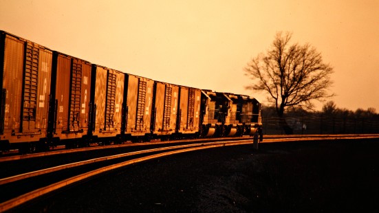 Westbound Conrail freight train near Vermillion, Ohio, on April 6, 1991. Photograph by John F. Bjorklund, © 2015, Center for Railroad Photography and Art. Bjorklund-31-03-11
