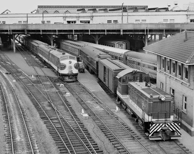 Closer view of activity at Atlanta's Terminal Station as northbound <i>Crescent</i> passenger train arrives on October 16, 1954. Photograph by J. Parker Lamb, © 2016, Center for Railroad Photography and Art. Lamb-01-116-10