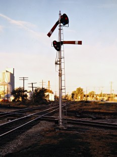 Semaphore signal protecting the Illinois Central Gulf Railroad crossing with Penn Central/Norfolk and Western Railway in Bloomington, Illinois, on October 20, 1972. Photograph by John F. Bjorklund, © 2016, Center for Railroad Photography and Art. Bjorklund-60-06-19