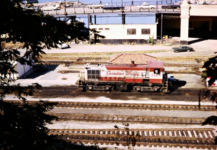 Canadian Pacific Railway S4 locomotive no. 7118 west of station in Vancouver, British Columbia, on August 28, 1972. Photograph by John F. Bjorklund, © 2015, Center for Railroad Photography and Art. Bjorklund-36-11-04