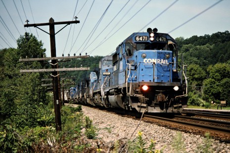 Eastbound Conrail freight train near Amsterdam, New York, on September 1, 1996. Photograph by John F. Bjorklund, © 2015, Center for Railroad Photography and Art. Bjorklund-31-24-19