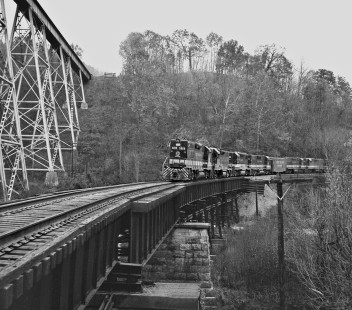 Extra empty coal train heads northward toward Appalachia, Virginia, passing beneath the Clinchfield Railroad's bridge across Copper Creek east at Speers Ferry, Virginia, in October 1978. (Note: radio-controlled helpers are at front of train.) Photograph by J. Parker Lamb, © 2016, Center for Railroad Photography and Art. Lamb-01-121-06