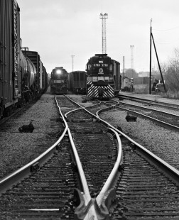 A set of road units backs toward its northward consist in Southern Railway's Meridian yard while a switch crew assembles cars on a December 1974, morning. Photograph by J. Parker Lamb, © 2016, Center for Railroad Photography and Art. Lamb-01-112-09