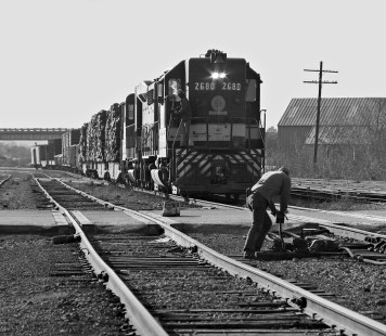 His workday nearly over, a Southern Railway crewman throws a main line switch to allow his northbound local train into the yard at Meridian, Mississippi, in October 1965. By this time, second-generation GP35 and GP30 units have replaced first-generation GP7s on the local. Photograph by J. Parker Lamb, © 2016, Center for Railroad Photography and Art. Lamb-01-110-04