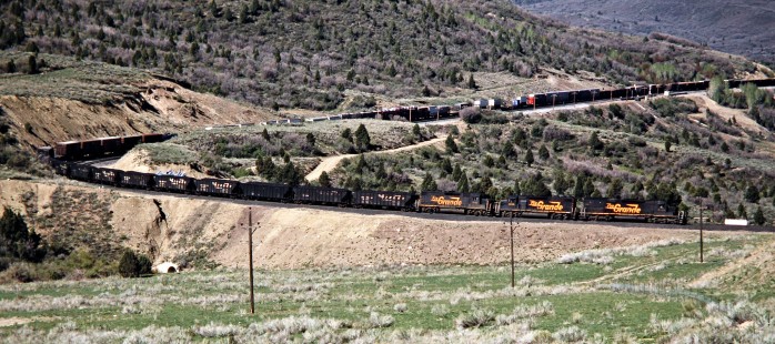 Westbound Denver and Rio Grande Western Railroad freight train descending through the loops on the west side of Soldier Summit at Gilluly, Utah, on May 12, 1986. Photograph by John F. Bjorklund, © 2015, Center for Railroad Photography and Art. Bjorklund-48-17-16