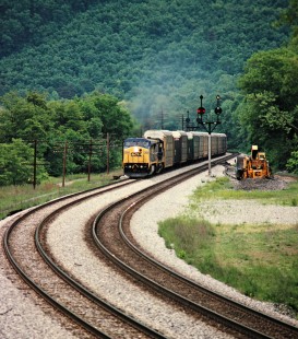 Westbound CSX Transportation train in Hansrote, West Virginia, on May 23, 1993. Photograph by John F. Bjorklund, © 2015, Center for Railroad Photography and Art. Bjorklund-45-06-12