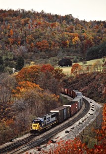 Eastbound CSX Transportation freight train in Mance, Pennsylvania, on October 23, 1999. Photograph by John F. Bjorklund, © 2015, Center for Railroad Photography and Art. Bjorklund-45-21-08