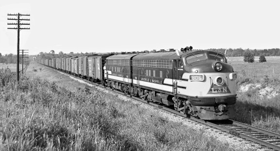 Mobile-bound Louisville and Nashville Railroad extra freight train (note white flags on locomotive) races along the main line west of Montgomery, Alabama, in July 1954. Photograph by J. Parker Lamb, © 2016, Center for Railroad Photography and Art. Lamb-01-141-01