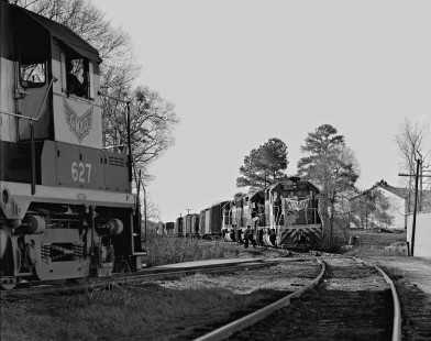 SD40 no. 917 pulls Gulf, Mobile and Ohio Railroad freight train no. 32 into the yard at Union, Mississippi, to drop off interchange cars bound for Meridian in January 1969. Photograph by J. Parker Lamb, © 2016, Center for Railroad Photography and Art. Lamb-01-131-03