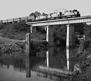 Chattanooga-bound Louisville and Nashville Railroad intermodal train crosses Duck River south of Tullahoma, Tennessee, in August 1965. Photograph by J. Parker Lamb, © 2016, Center for Railroad Photography and Art. Lamb-01-147-02