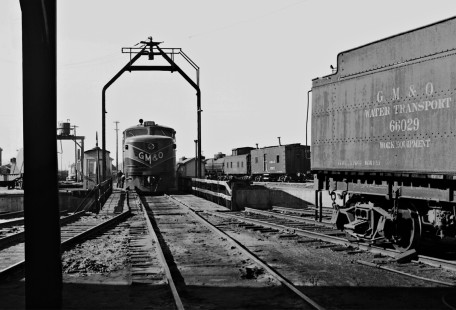 Gulf, Mobile and Ohio Railroad FA locomotive pulls onto turntable at roundhouse in Meridian, Mississippi, in July 1954. Photograph by J. Parker Lamb, © 2016, Center for Railroad Photography and Art. Lamb-01-123-03