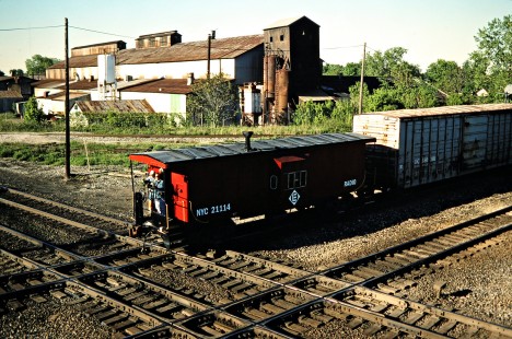 Caboose on CSX Transportation freight train in Marion, Ohio, on May 22, 2002. Photograph by John F. Bjorklund, © 2015, Center for Railroad Photography and Art. Bjorklund-46-18-02