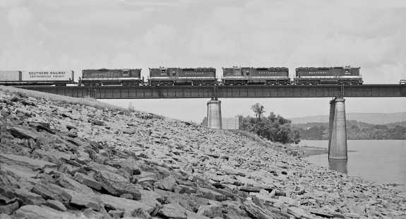 Cincinnati-bound Southern Railway train crosses Tennessee River north of Chattanooga, Tennessee, led by a trio of the road's most powerful locomotives (SD24s) in August 1964. Photograph by J. Parker Lamb, © 2016, Center for Railroad Photography and Art. Lamb-01-119-11