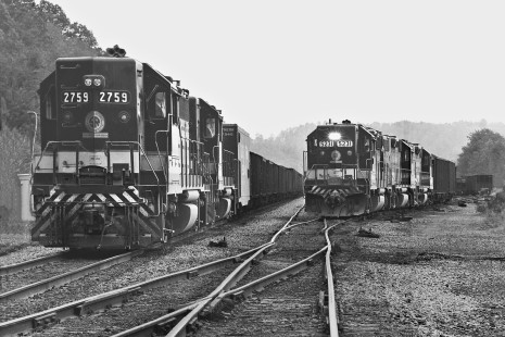 Lead units pull long cut of cars from the ladder track at the yard in Yuma, Virginia, during final assembly of a coal train in October 1978. Loads will head southeastward from Yuma to Bulls Gap, Tennessee, which is on the Southern Railway main line between Bristol and Knoxville. Photograph by J. Parker Lamb, © 2016, Center for Railroad Photography and Art. Lamb-01-121-09