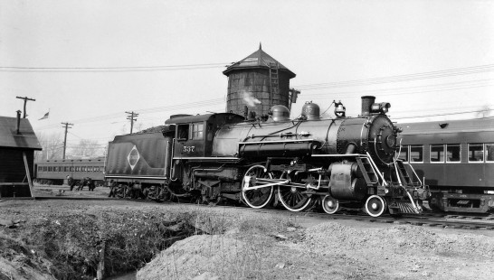 Erie Railroad steam locomotive no. 537 at Hillsdale, New Jersey, in 1937. Photograph by Robert A. Hadley, © 2017, Center for Railroad Photography and Art. Hadley-04-059-03