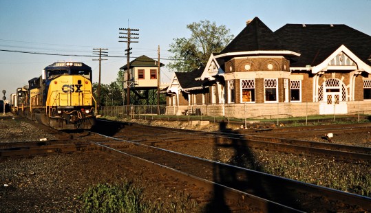 Westbound CSX Transportation freight train passing station in Marion, Ohio, on May 22, 2002. Photograph by John F. Bjorklund, © 2015, Center for Railroad Photography and Art. Bjorklund-46-19-17