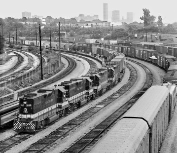 Against a hazy backdrop of downtown Atlanta, Georgia, a westbound Southern Railway train pulls into Inman Yard behind a quartette of GP38-2 units on August 8, 1981. Photograph by J. Parker Lamb, © 2016, Center for Railroad Photography and Art. Lamb-01-118-07
