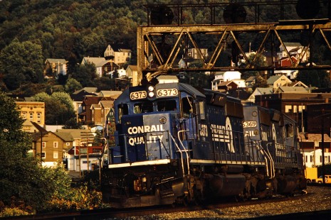 Conrail freight train in South Fork, Pennsylvania, on September 26, 1995. Photograph by John F. Bjorklund, © 2015, Center for Railroad Photography and Art. Bjorklund-31-15-19