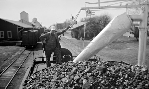 Grand Trunk Western Railroad worker at Richmond, Michigan, circa 1940. Photograph by Robert Hadley. Hadley-04-107-04.JPG; © 2016, Center for Railroad Photography and Art